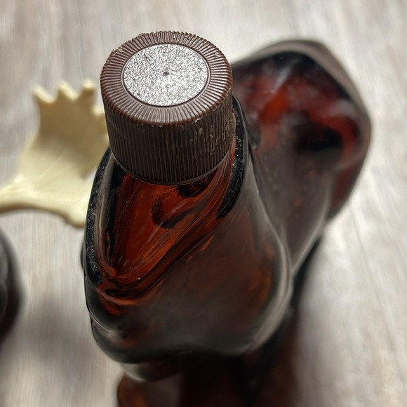 Avon Vintage Alaska Moose (Empty) Glass Aftershave Bottle - Picture 5 of 10